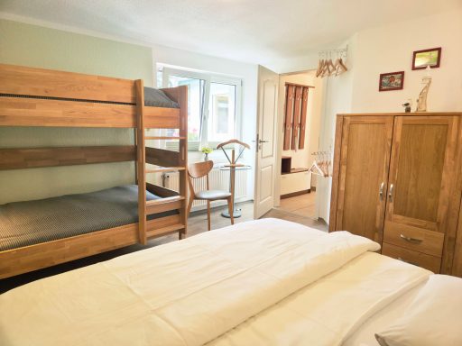 Leuchtturm Schlafzimmer mit Doppel- und Etagenbett